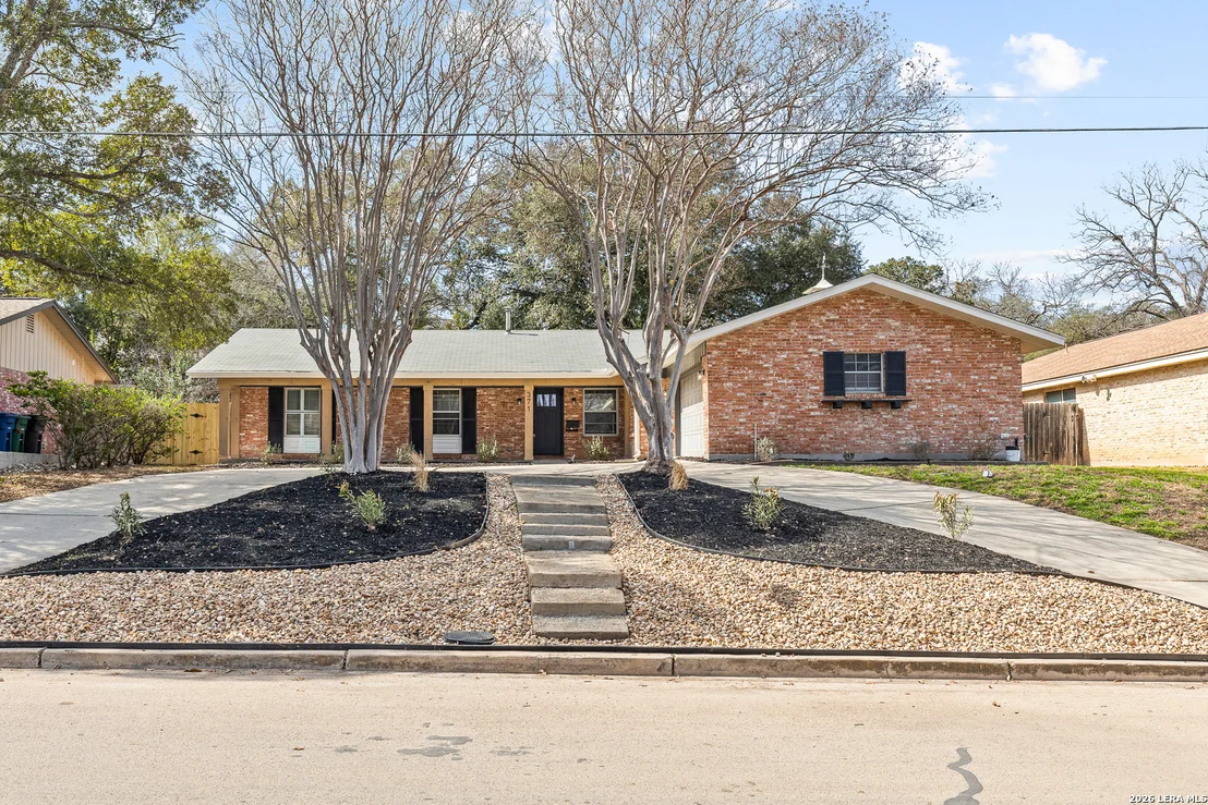 Photo of 371 Pike