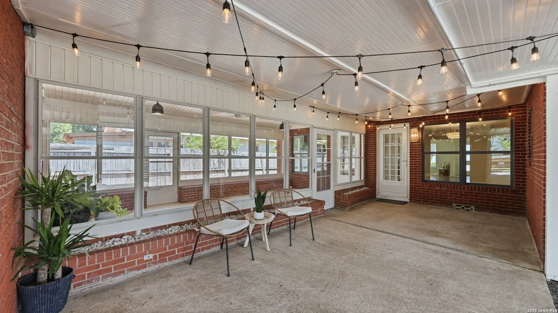 Photo of 596 WILLOW AVE