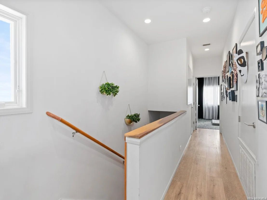 Photo of 325 LAVACA ST
