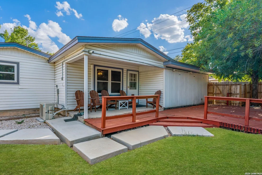 Photo of 359 Pilgrim Dr