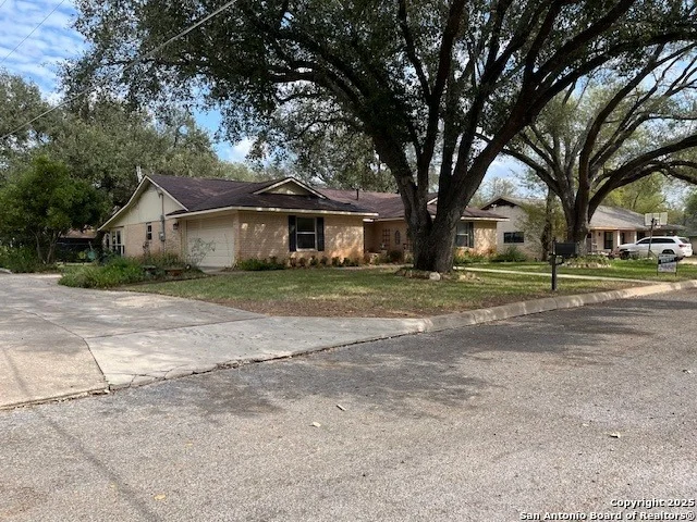 Photo of 1216 Mockingbird