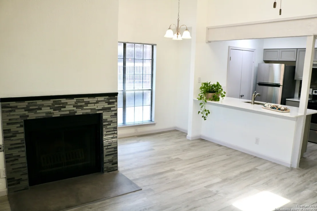 Photo of Unit 10 at 8611 DATAPOINT
