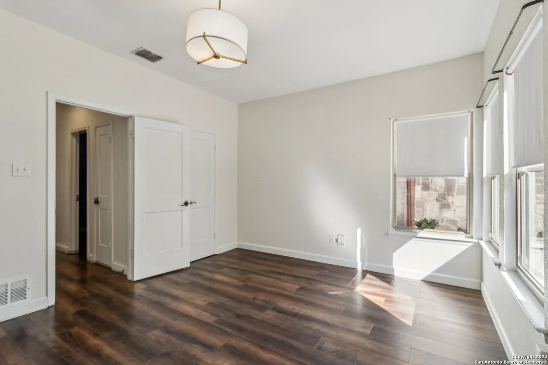 Photo of 3415 River Way