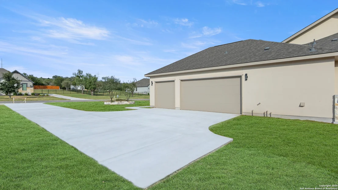 Photo of 109 Lazy Oak Pl