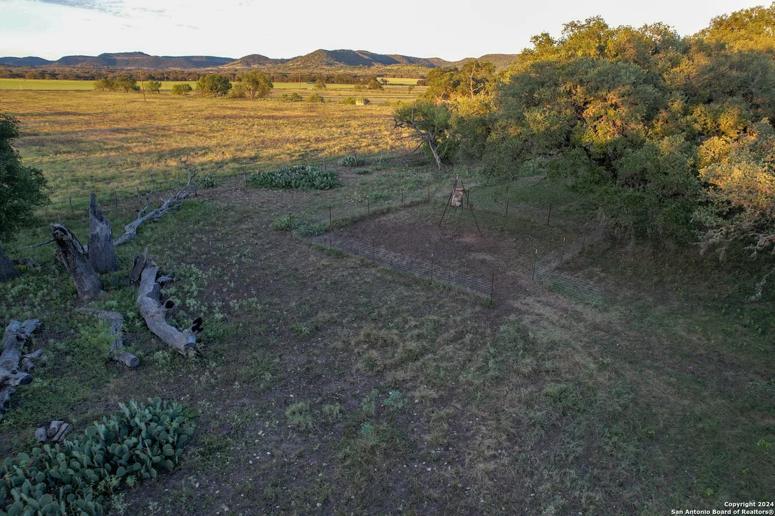 Photo of 609 B & R RD