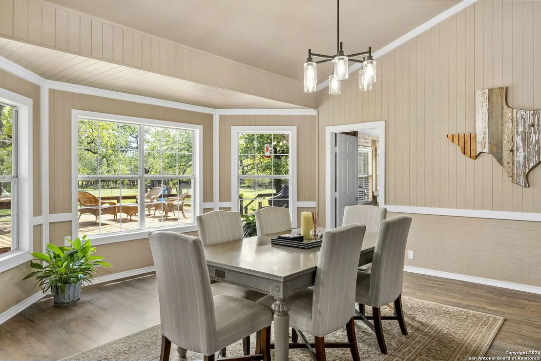 Photo of 592 Oakridge Trail