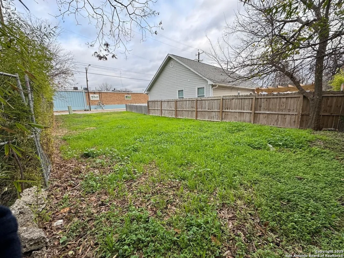 Photo of 423 N Hackberry St