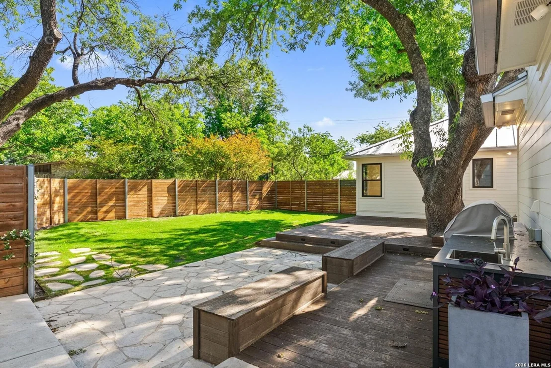 Photo of 1402 HUTTO RD