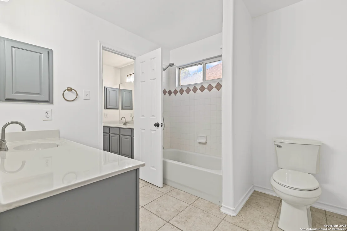 Photo of 1323 Brook Bluff