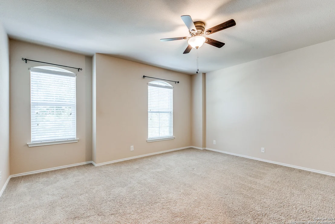Photo of 247 TUFTED CRST
