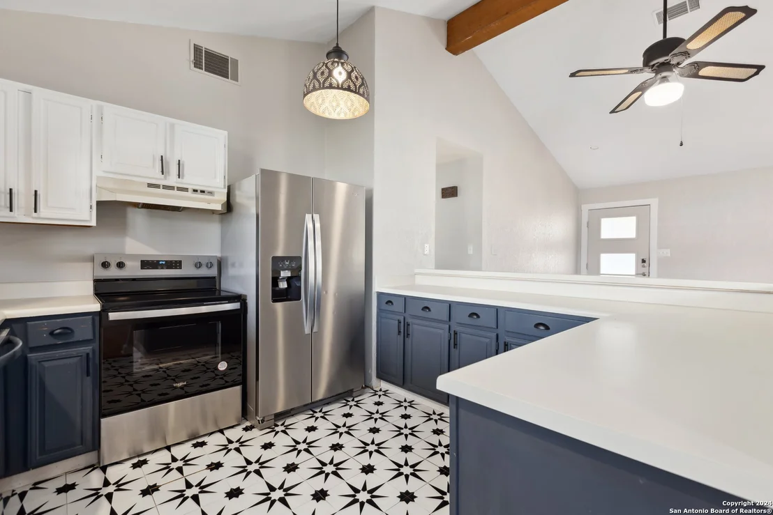 Photo of 8 ROSELAWN CIR