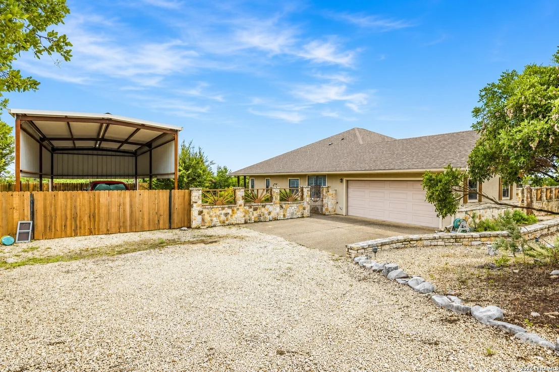 Photo of 138 RIDGE RD W
