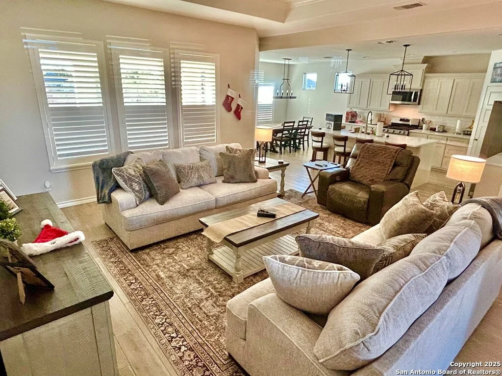 Photo of 101 Chiman Cr