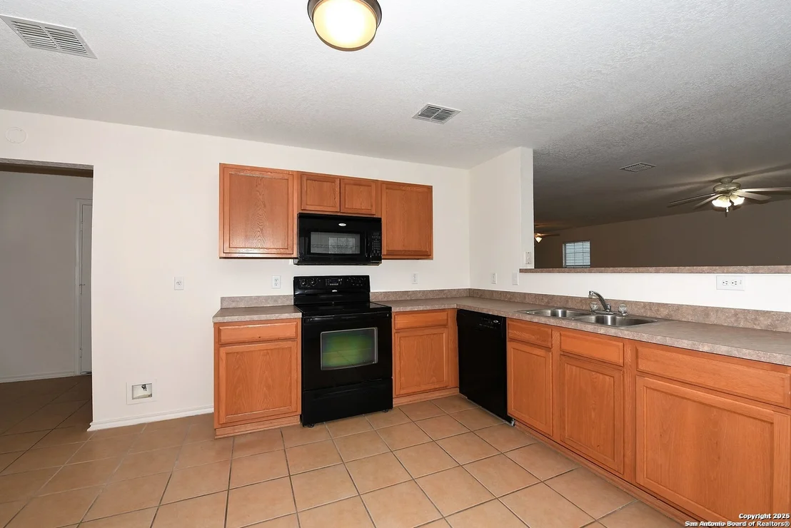 Photo of 245 gatewood