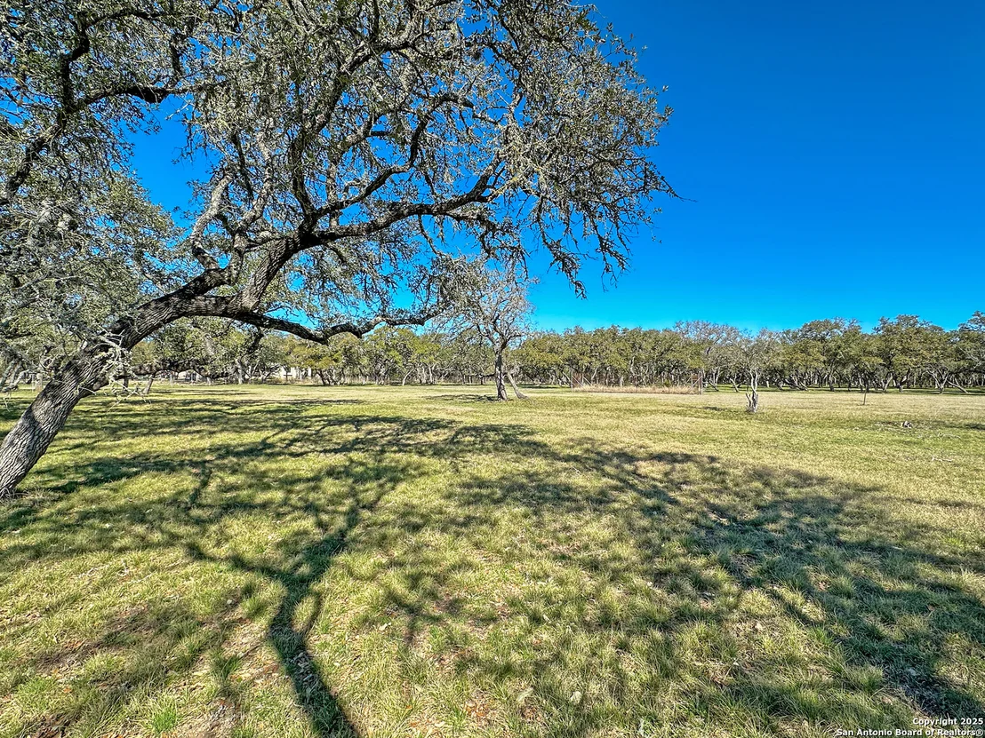 Photo of 582 Whispering Oaks