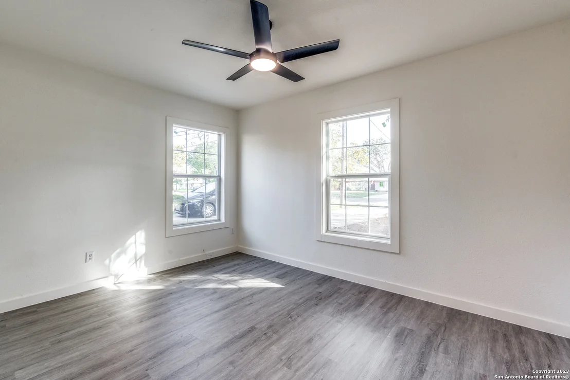 Photo of 827 WARE BLVD