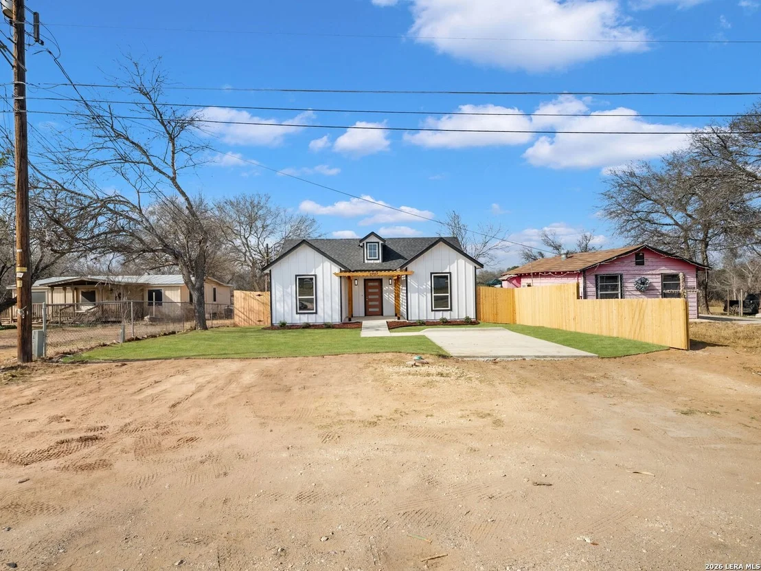 Photo of 14657 Main St