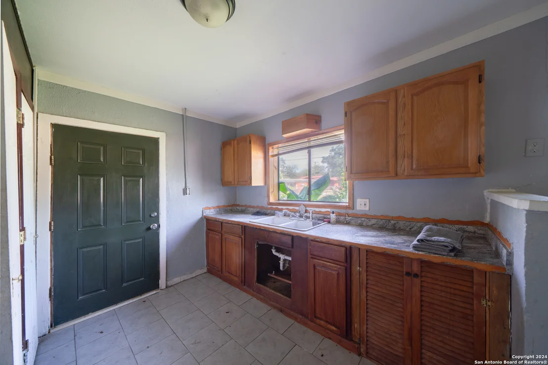 Photo of 102 NEULON DR