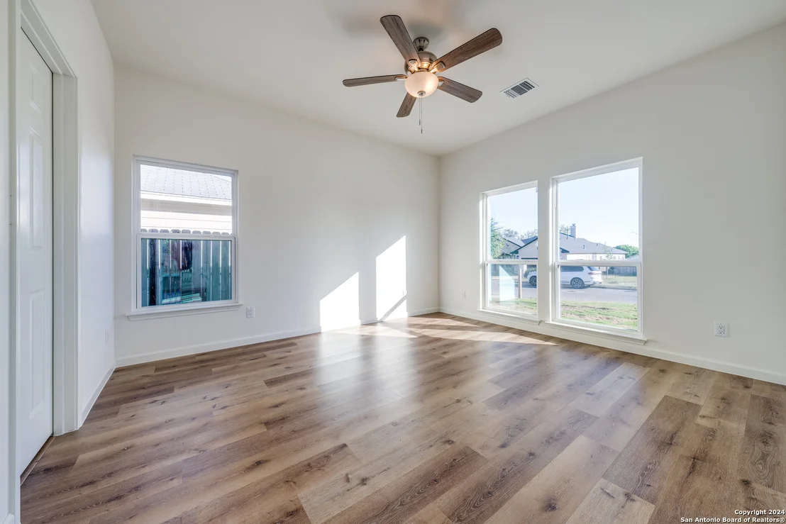 Photo of 5847 TREE VIEW ST