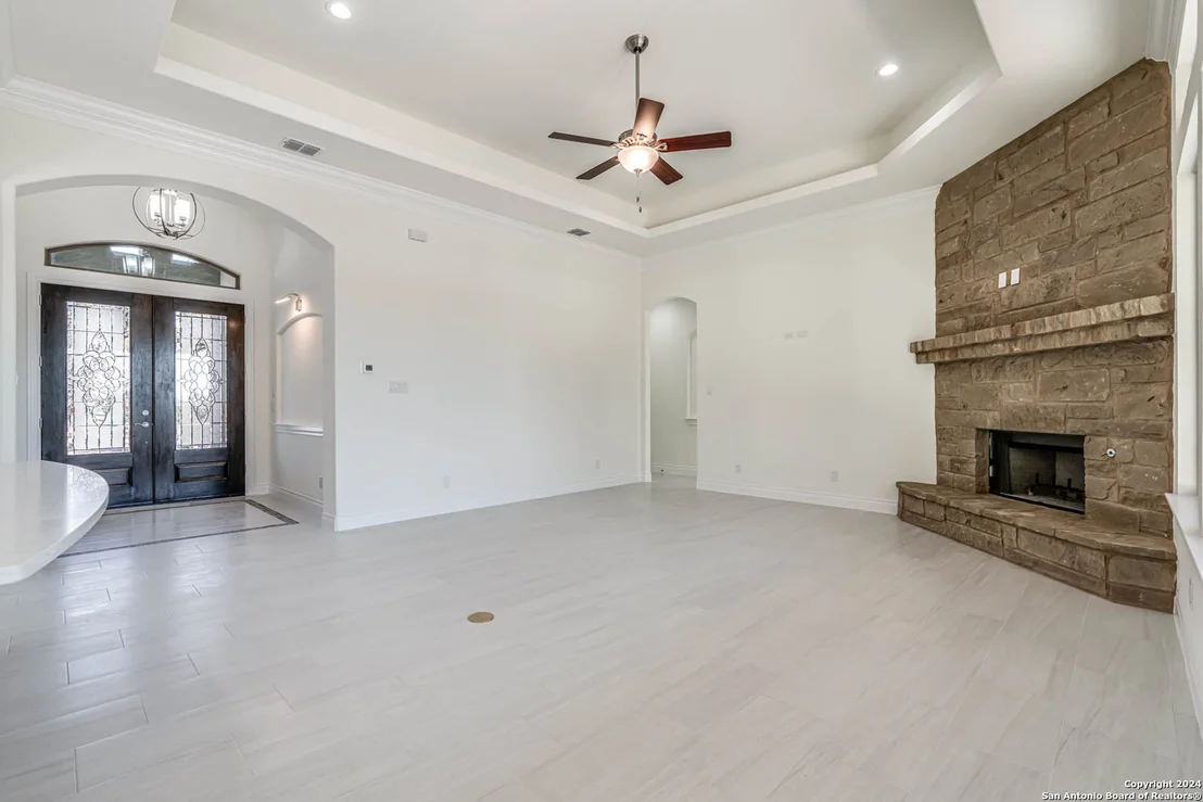 Photo of 921 ESCADA