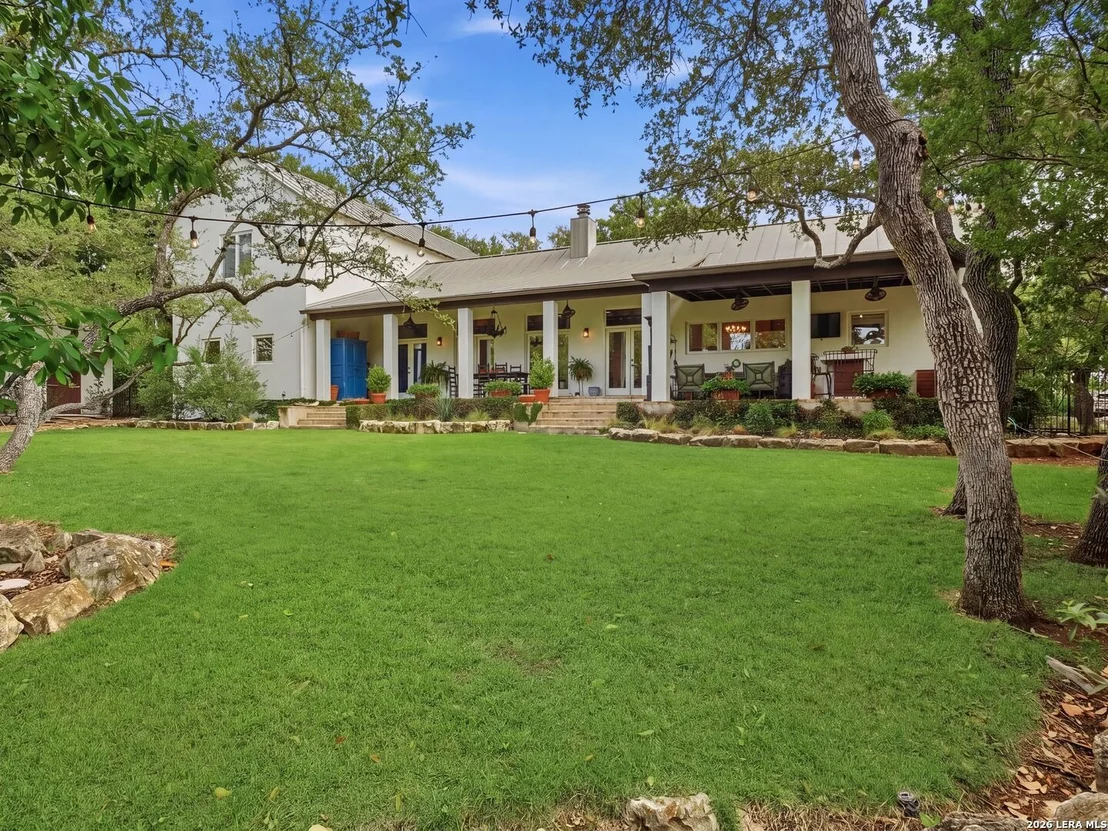 Photo of 2355 Oakland Bend
