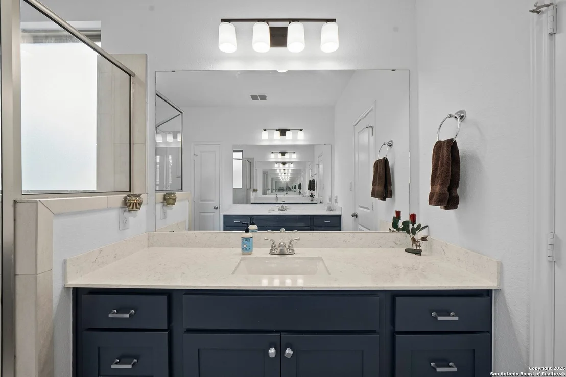 Photo of 2641 White Willow