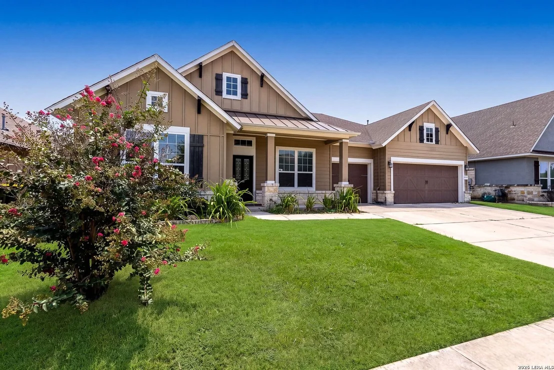 Photo of 11812 Field Bend
