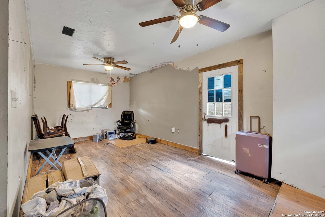 Photo of 6718 Pear Tree