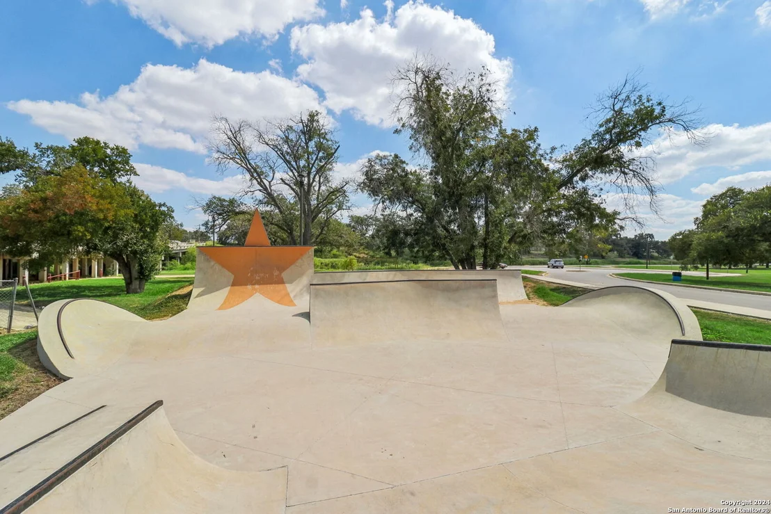 Photo of 307 Crownhill Dr