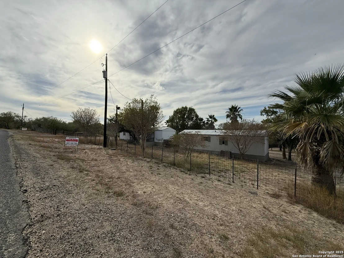 Photo of 123 Choke Canyon Estates