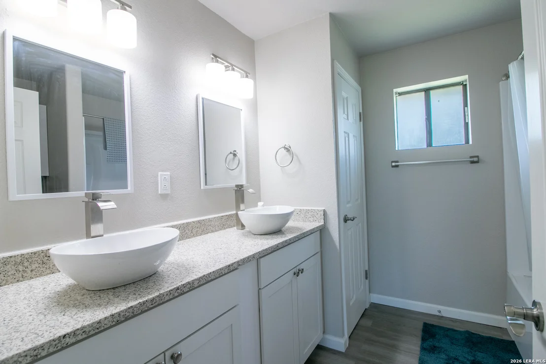 Photo of 582 Orbit Dr