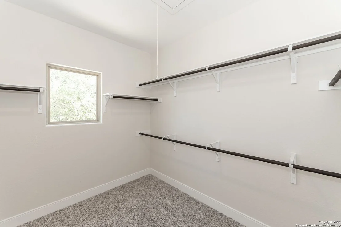 Photo of 677 CIRCLEVIEW DR