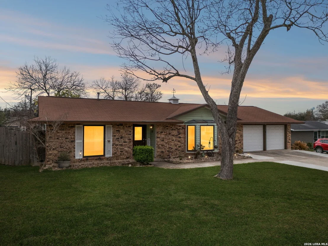 Photo of 218 Whispering Oaks
