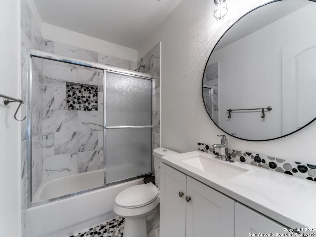 Photo of 651 RIVER VIEW DR