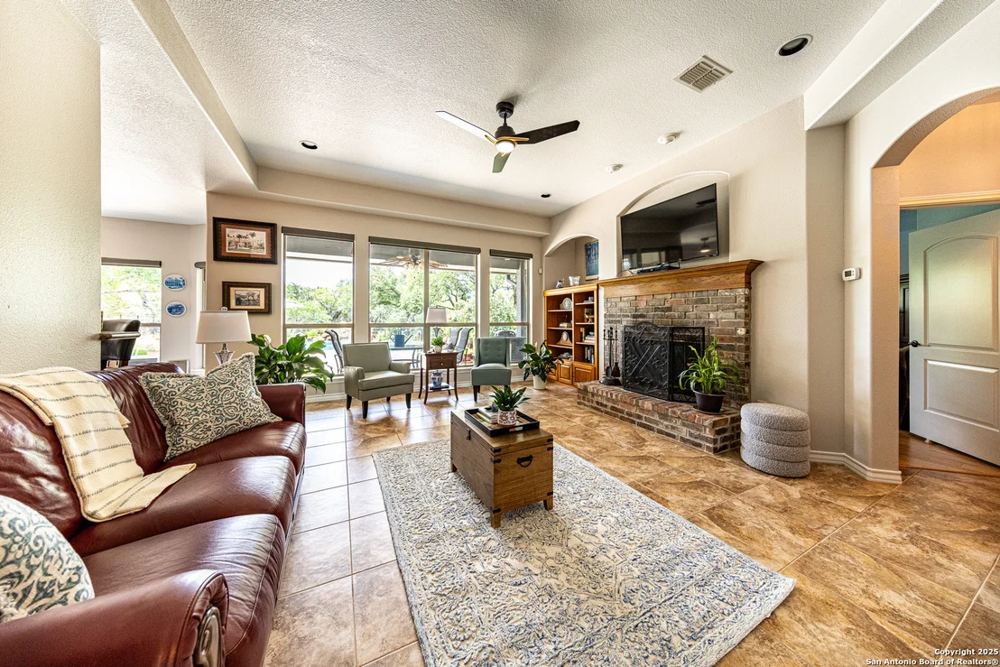 Photo of 2390 FRONTIER