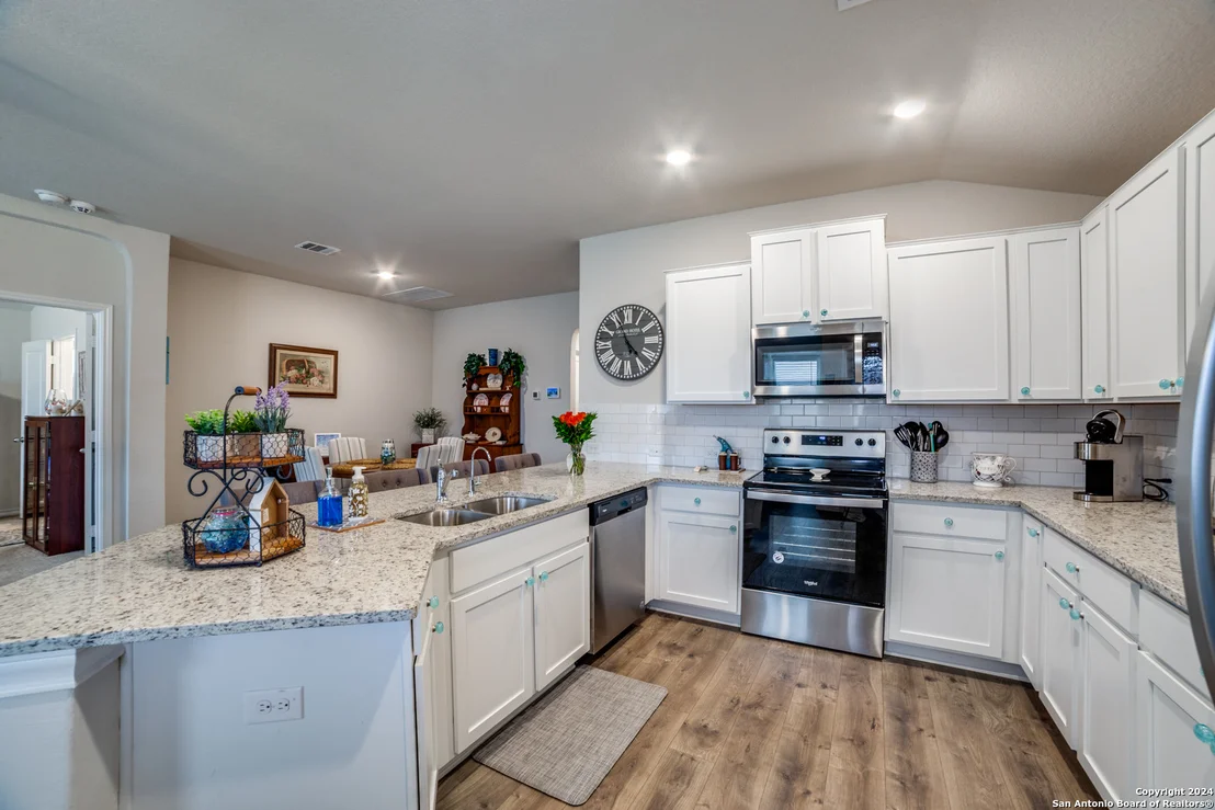Photo of 414 SABINE RIV