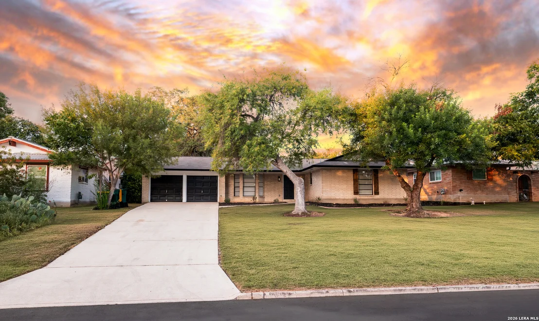 Photo of 331 SHIN OAK DR