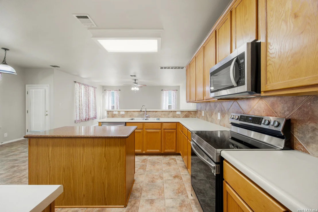 Photo of 17230 Darien Wing