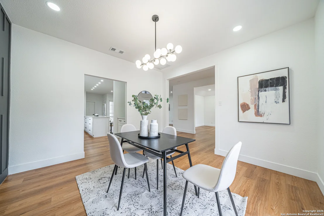Photo of 122 PALM CIR