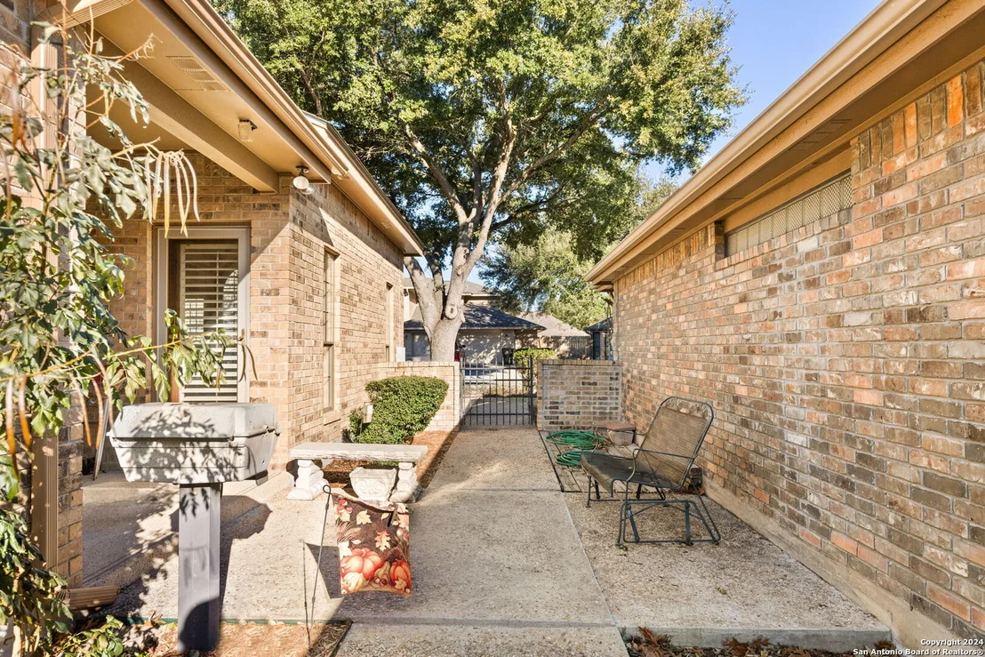 Photo of 144 GARDENRIDGE DR