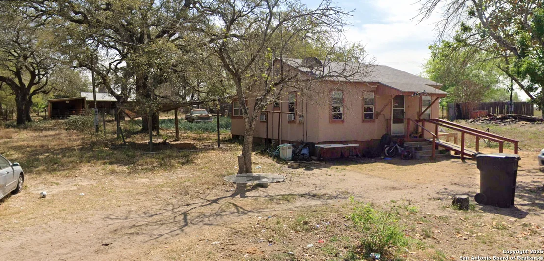 Photo of 818 Flores