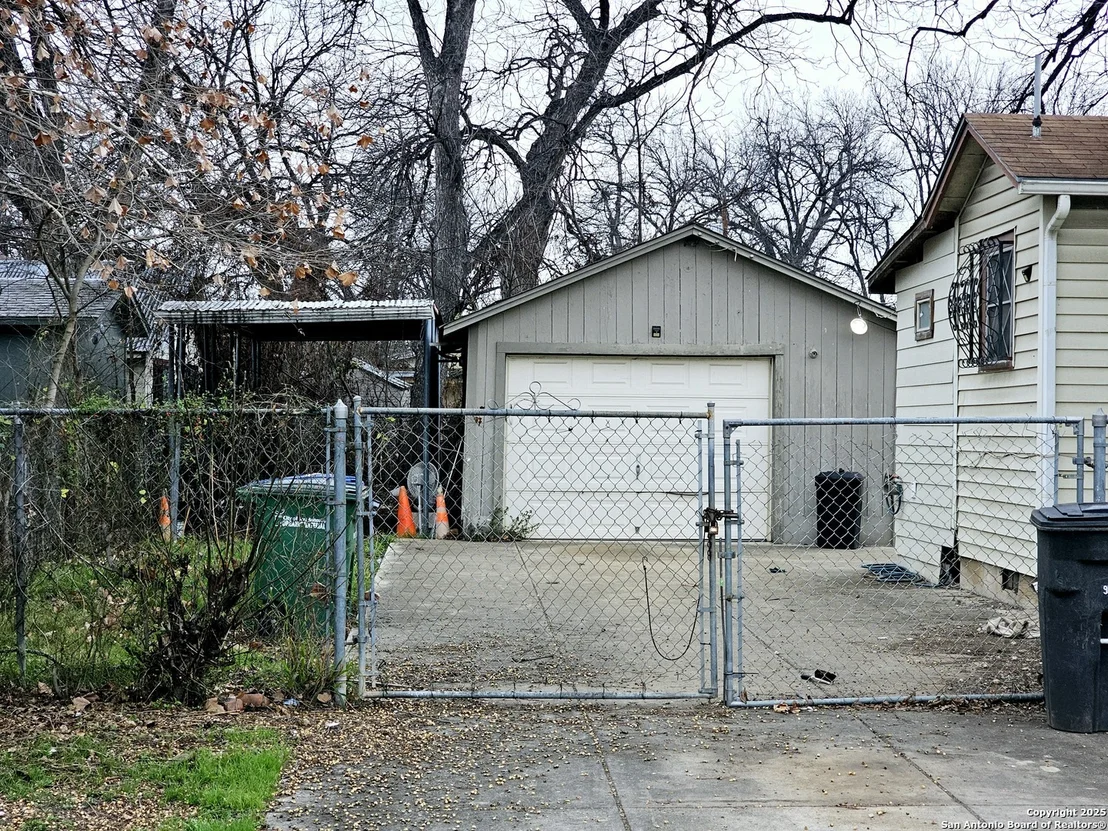 Photo of 253 Barrett