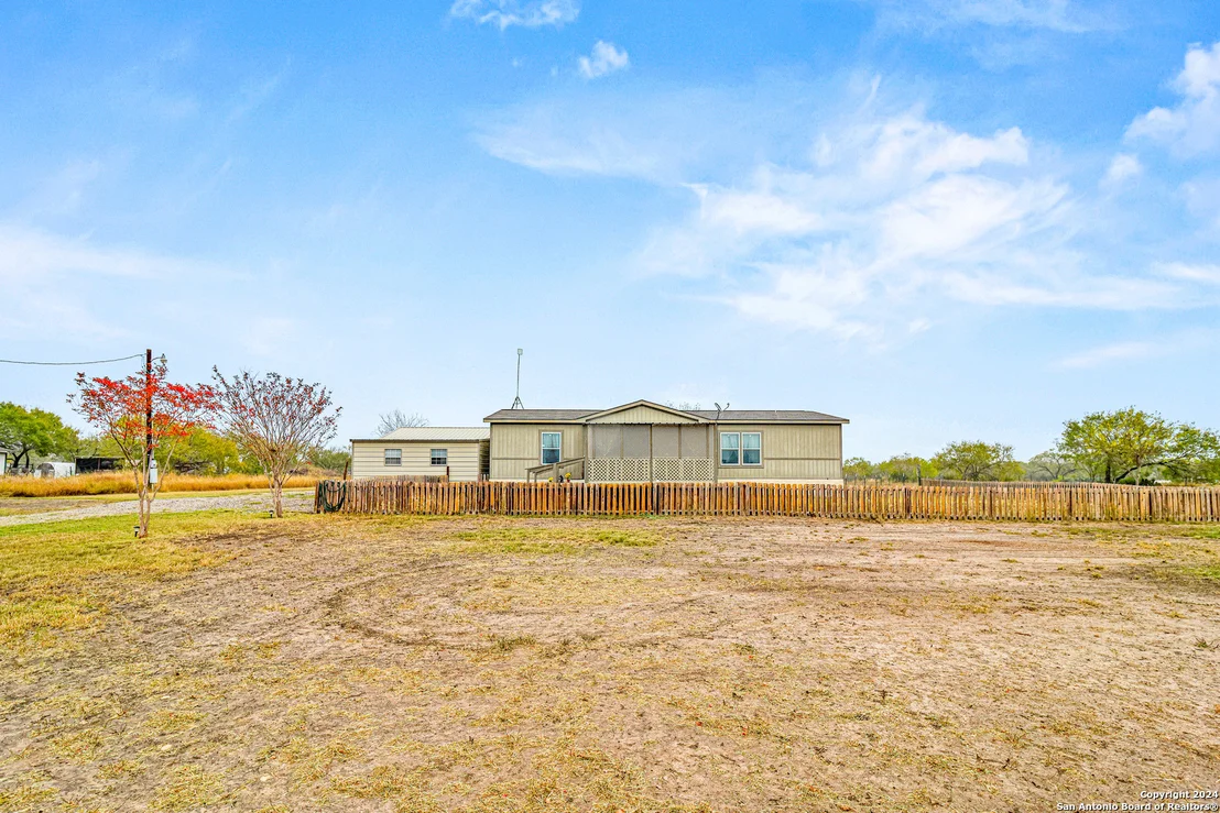 Photo of 609 Country Trail