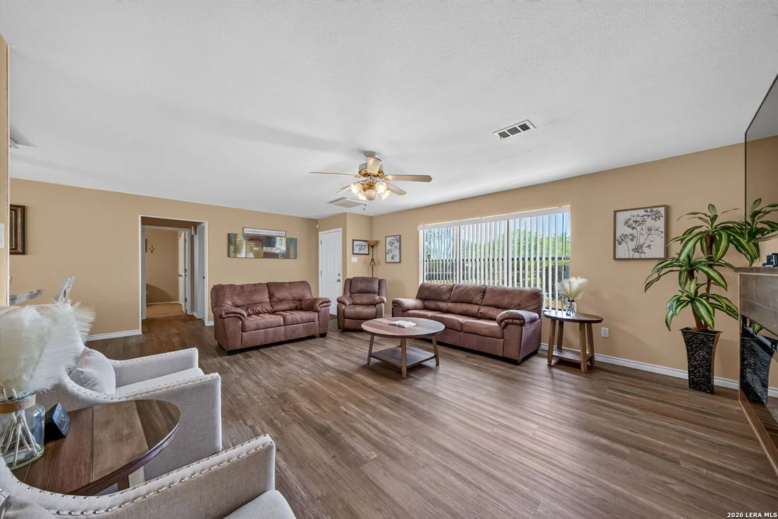 Photo of 325 WENDY LN