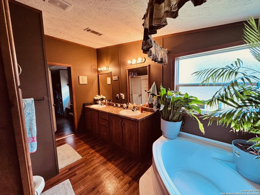 Photo of 2478 Whitley