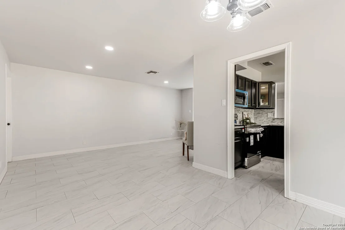Photo of 6135 ROYAL PT