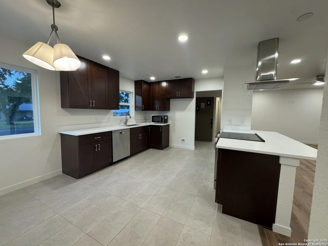 Photo of 214 Williamsburg