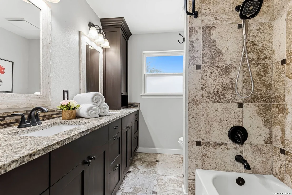 Photo of 3918 OAK TRL