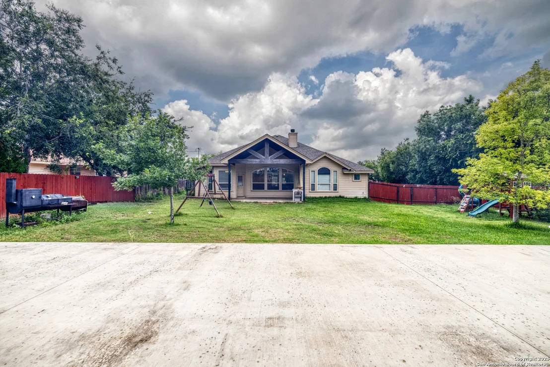 Photo of 2500 Garner Field RD