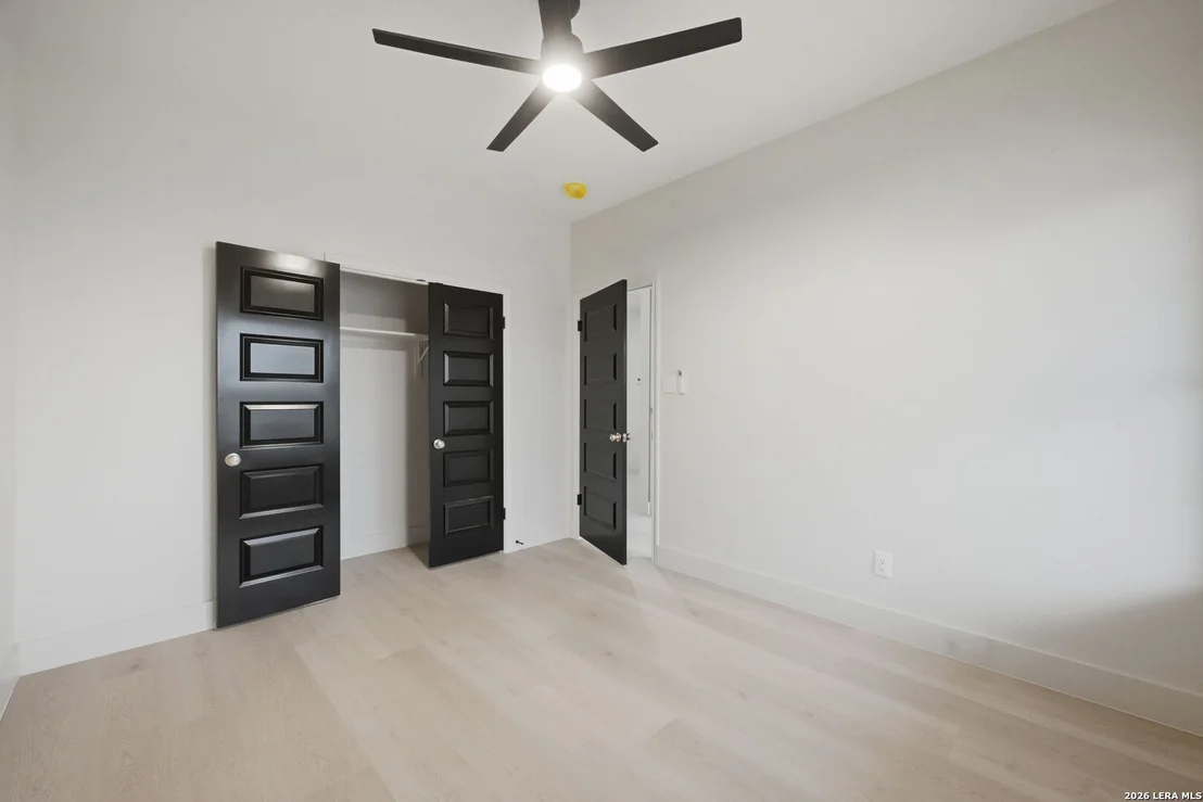 Photo of 150 LAKE VIEW DR